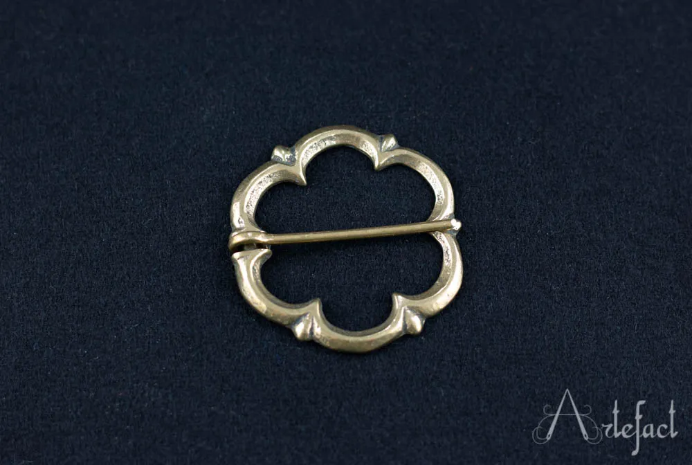 6-lobed brooch