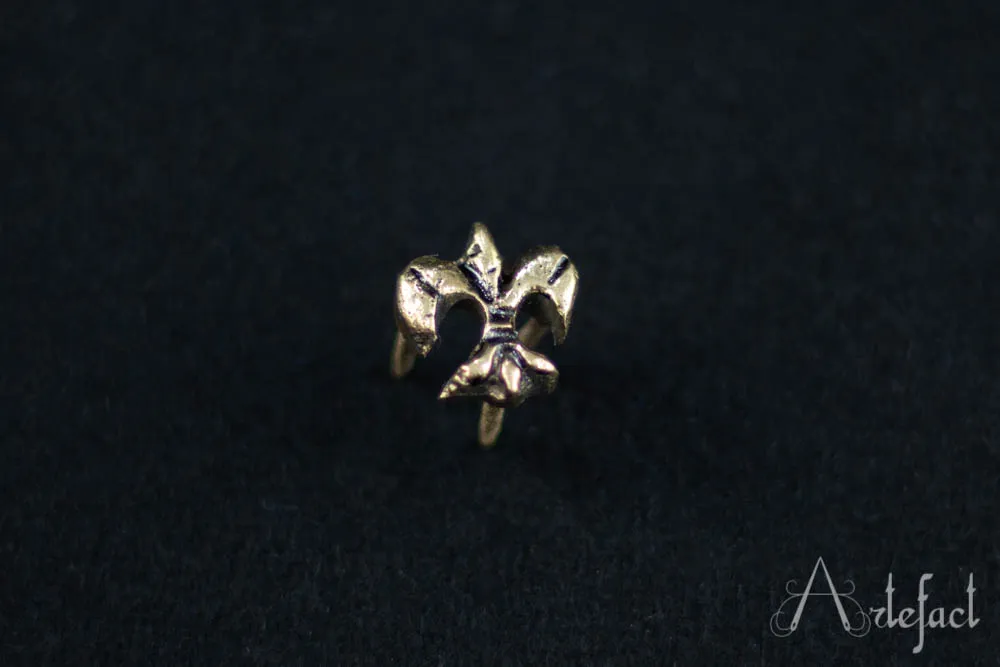 Fleur-de-lis mount