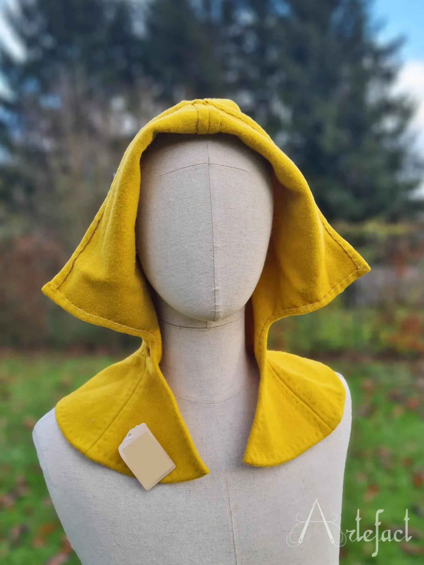 Chaperon femme 15e siècle (chaperon jaune, finition main)