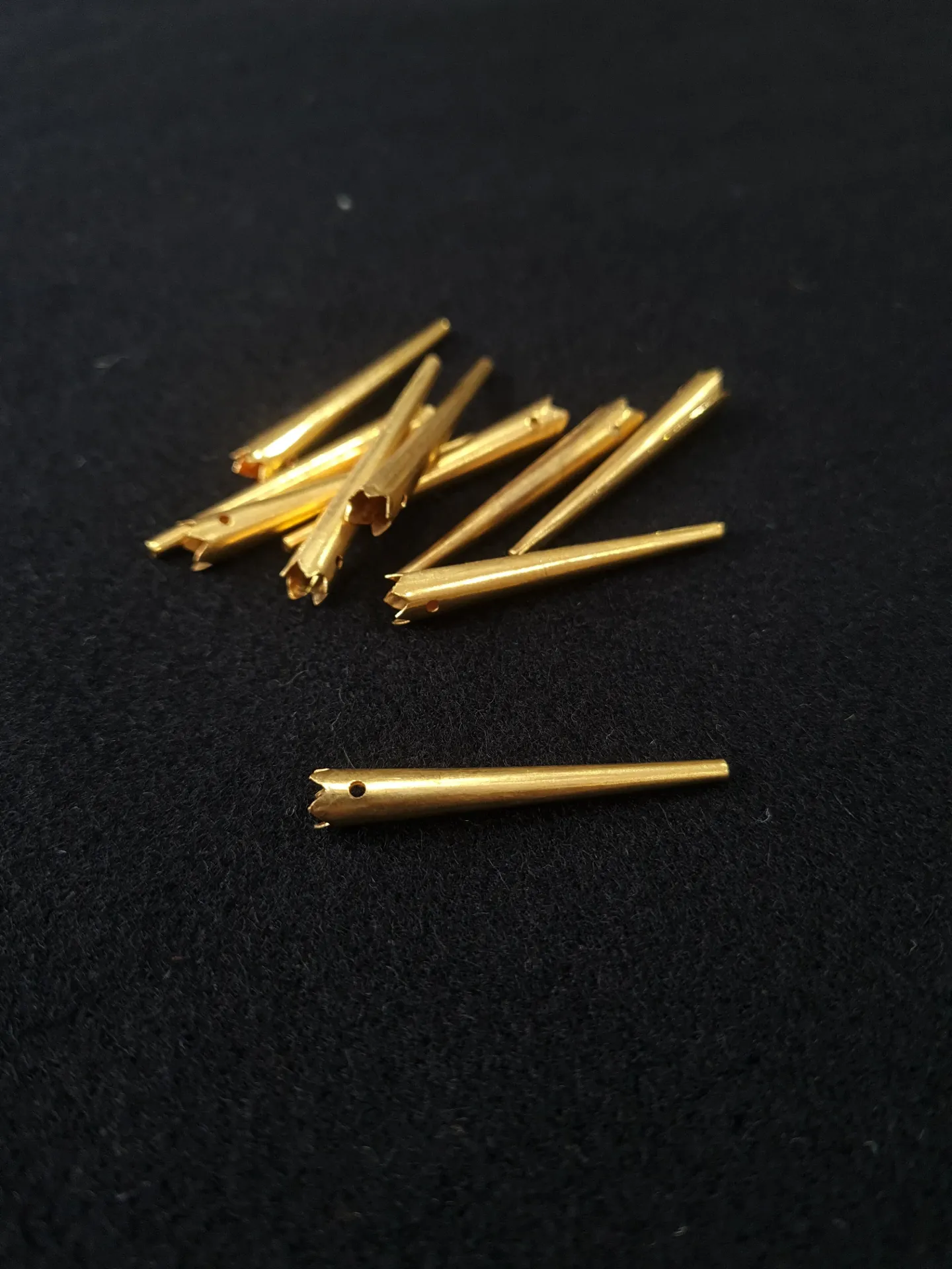 Ferret d'aiguillette laiton (grand)